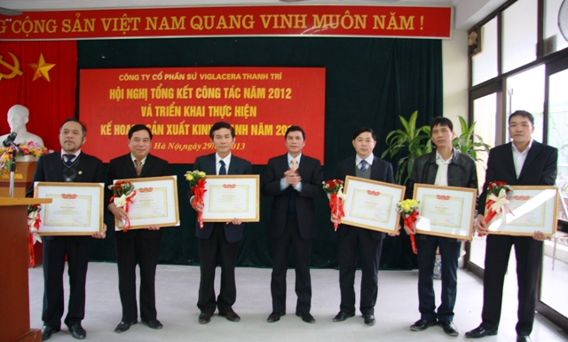 Công ty CP Sứ Viglacera Thanh Trì triển khai nhiệm vụ kế hoạch sản xuất kinh doanh năm 2013